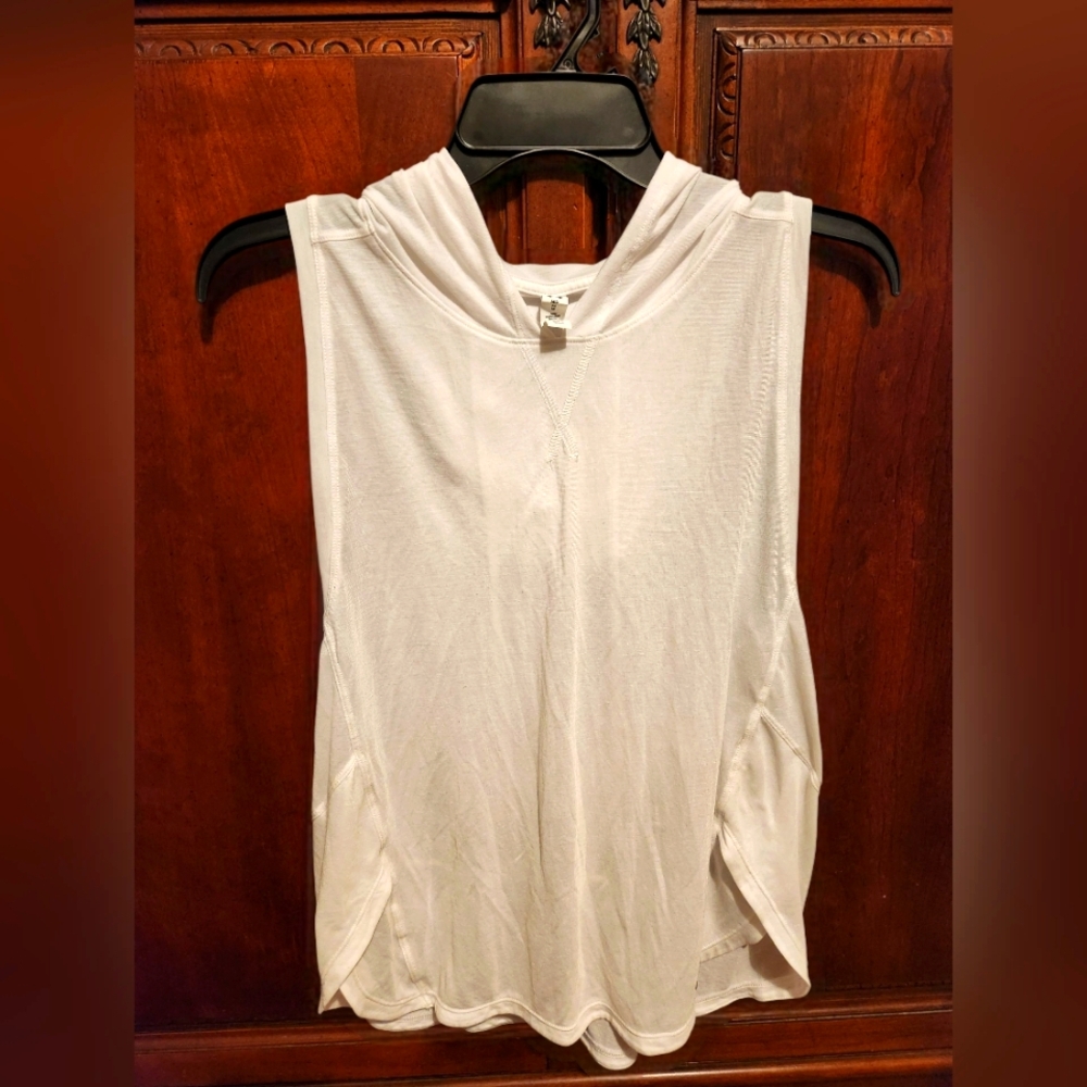 LADIES UNDER ARMOUR SLEEVELESS PULLOVER HOODIE